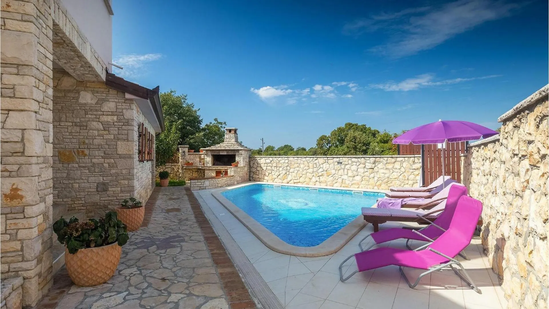 Villa Family Pula 0*,  Croatia