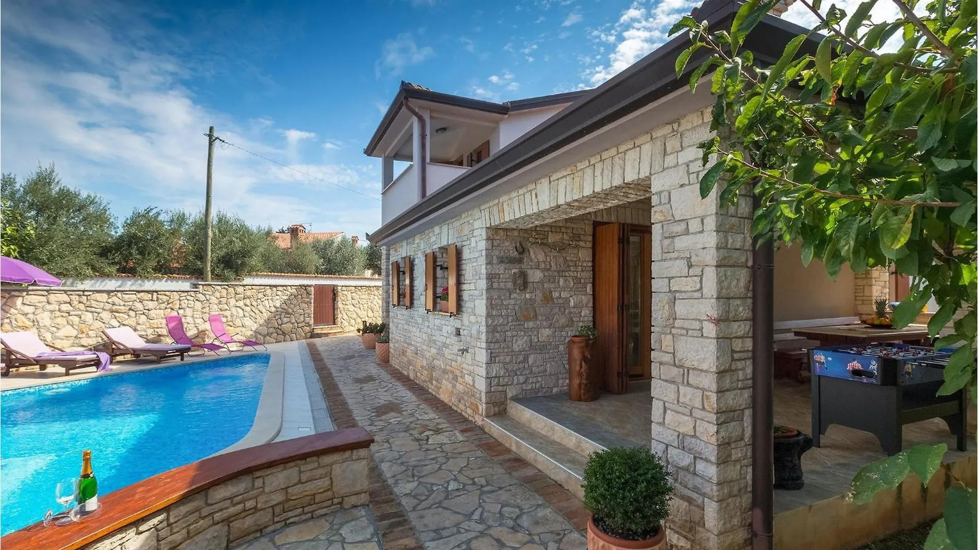 Villa Family Pula 0*,  Croatia